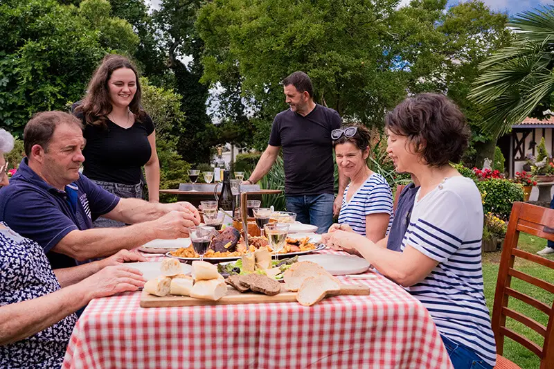 marie et joël cabannes avec toute la famille birouca